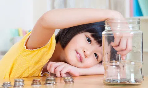  Giáo dục về giá trị tiền bạc cho con thế nào là đúng?